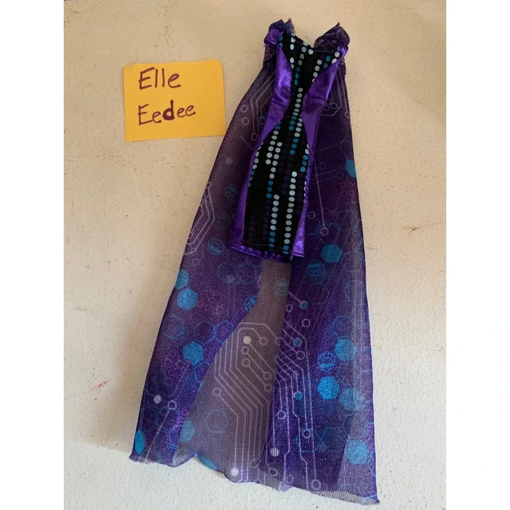 Monster High Doll Elle Eedee Boo‎ York Dress with Attached Cape Fabric